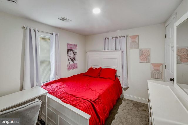15 S MAPLE AVE, Gibbstown, NJ 08027