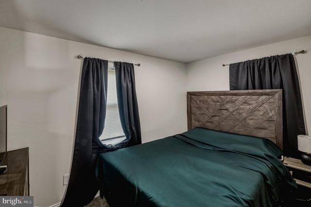 15 S MAPLE AVE, Gibbstown, NJ 08027
