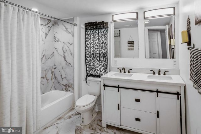 15 S MAPLE AVE, Gibbstown, NJ 08027