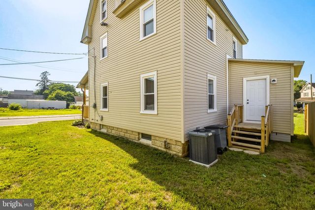 15 S MAPLE AVE, Gibbstown, NJ 08027
