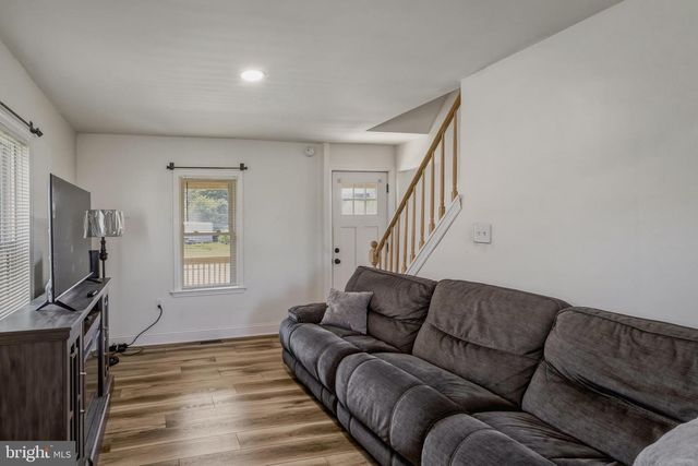 15 S MAPLE AVE, Gibbstown, NJ 08027