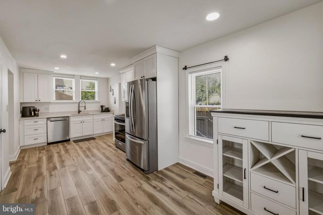 15 S MAPLE AVE, Gibbstown, NJ 08027