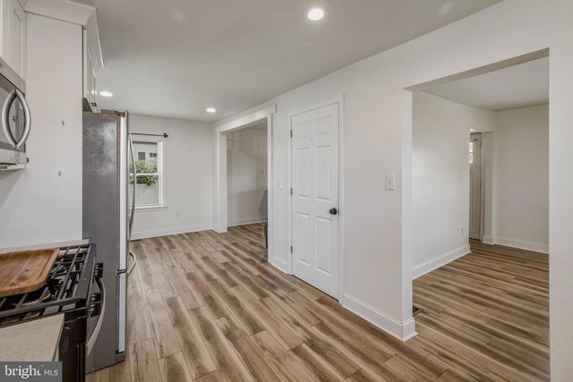 15 S MAPLE AVE, Gibbstown, NJ 08027