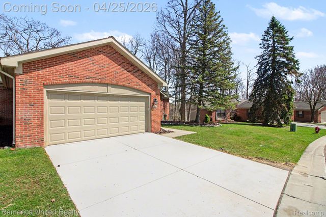 7184 Westchester Road 125, West Bloomfield Charter Township, MI 48322