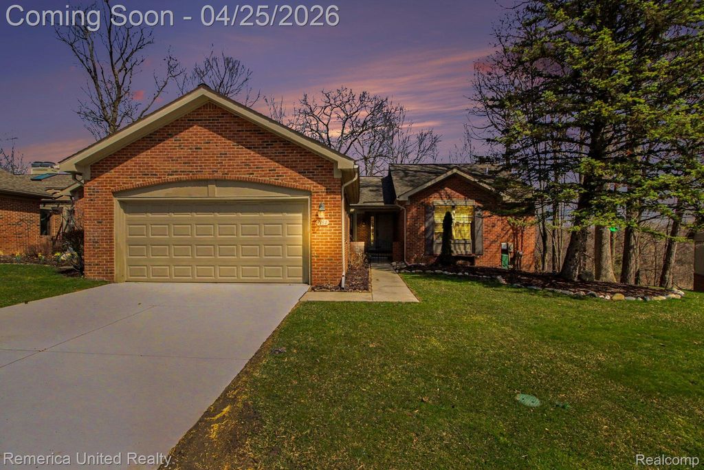 7184 Westchester Road 125, West Bloomfield Charter Township, MI 48322