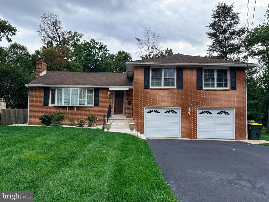 208 SYPHERD DR, Newark, DE 19711