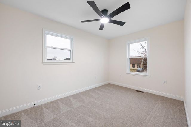 52 QUAIL HOLLOW DR, Dover, DE 19904