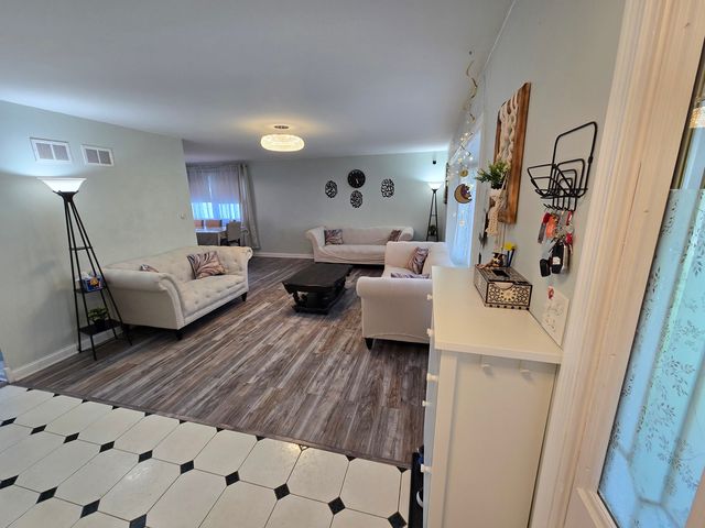 15606 Vista Drive, Oak Forest, IL 60452