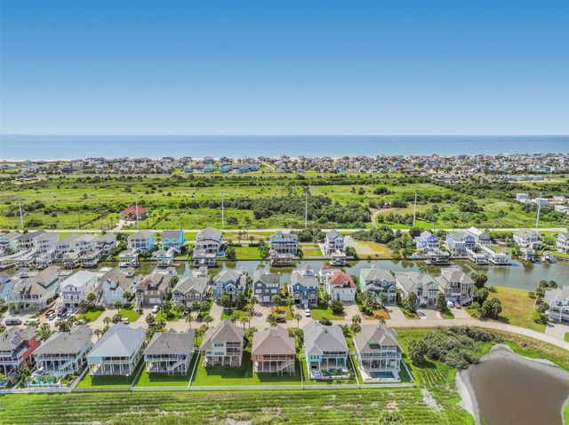 13610 Windlass Circle, Galveston, TX 77554