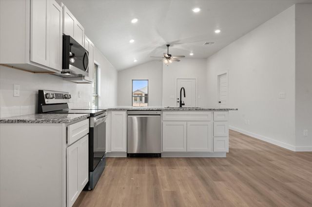 2406 Aberdeen Avenue, Wolfforth, TX 79382