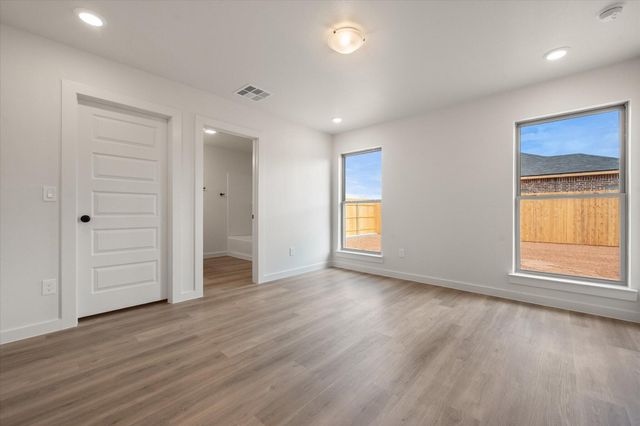 2406 Aberdeen Avenue, Wolfforth, TX 79382