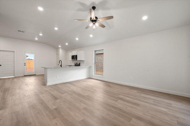 2406 Aberdeen Avenue, Wolfforth, TX 79382