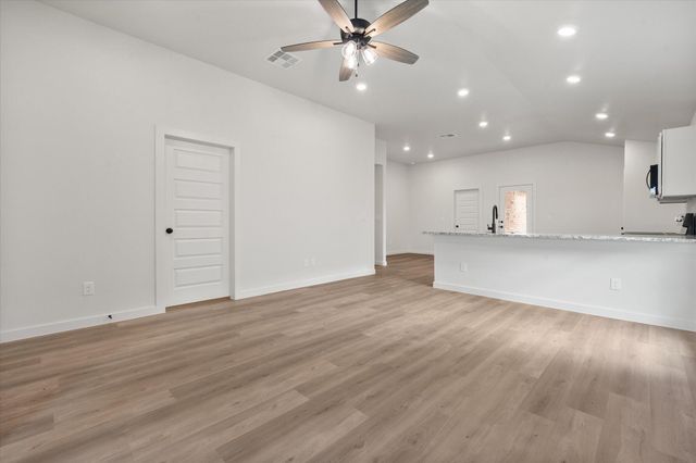 2406 Aberdeen Avenue, Wolfforth, TX 79382