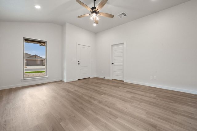 2406 Aberdeen Avenue, Wolfforth, TX 79382