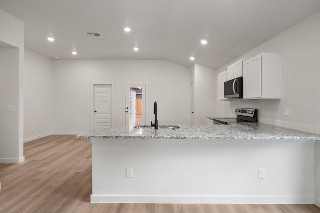 2406 Aberdeen Avenue, Wolfforth, TX 79382