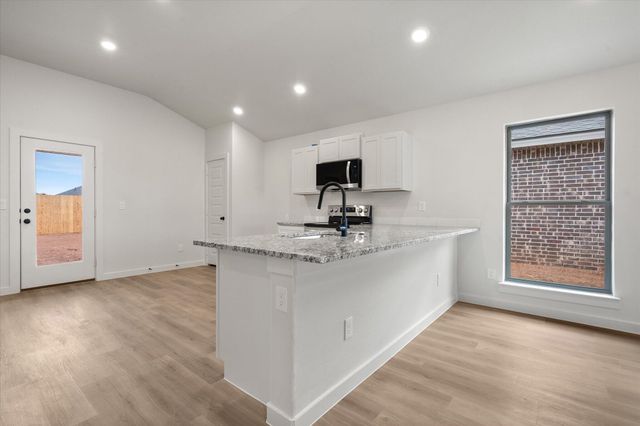 2406 Aberdeen Avenue, Wolfforth, TX 79382