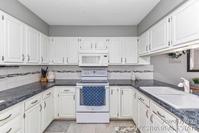 2144 Ter Van Drive Ne, City Of Grand Rapids, MI 49505