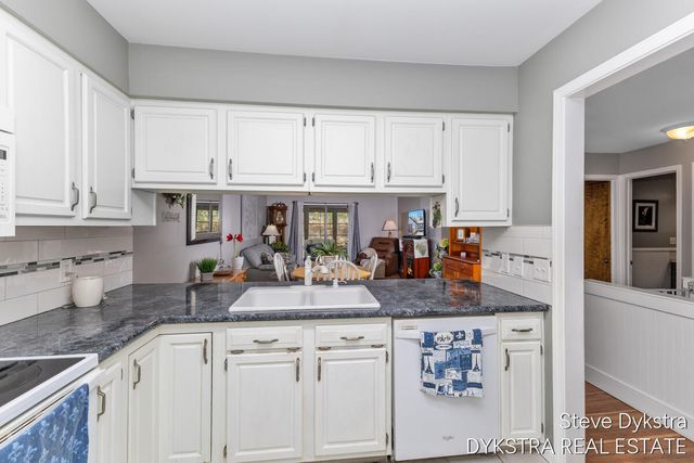 2144 Ter Van Drive Ne, City Of Grand Rapids, MI 49505