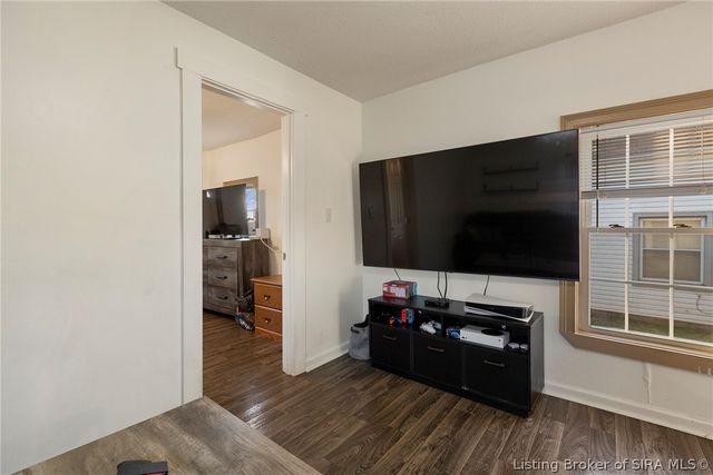 826 E 8th Street, New Albany, IN 47150