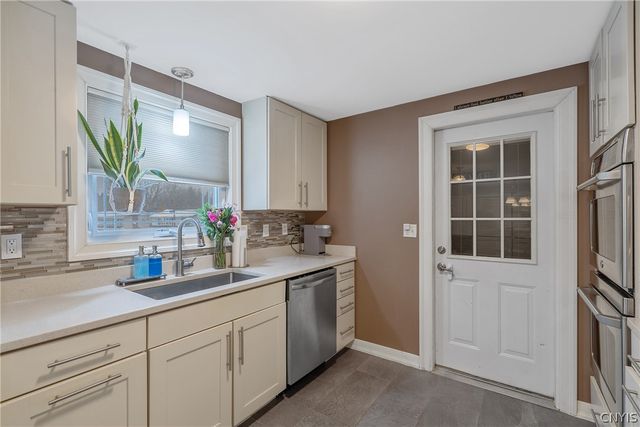 413 Volney Drive, Salina, NY 13212