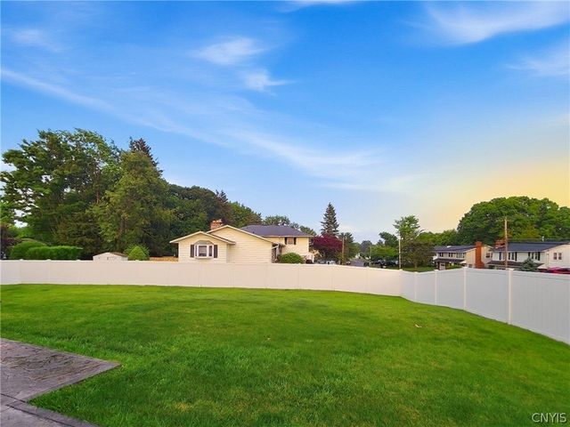 413 Volney Drive, Salina, NY 13212