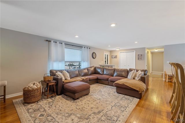 413 Volney Drive, Salina, NY 13212