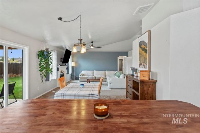 1322 N 14th East, Mountain Home, ID 83647