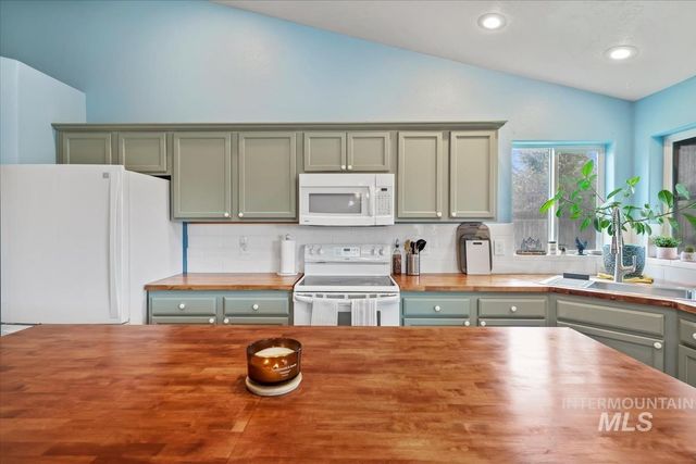 1322 N 14th East, Mountain Home, ID 83647