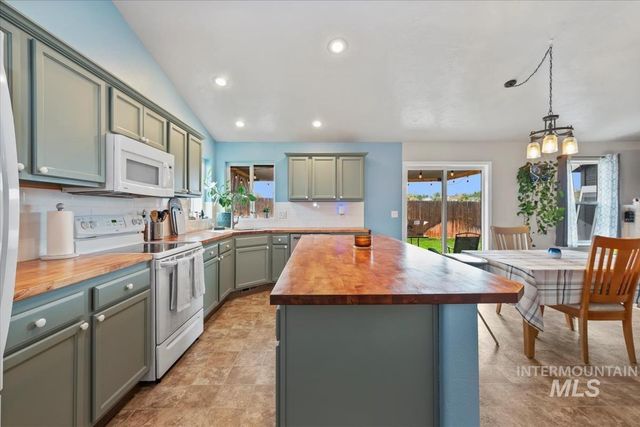 1322 N 14th East, Mountain Home, ID 83647