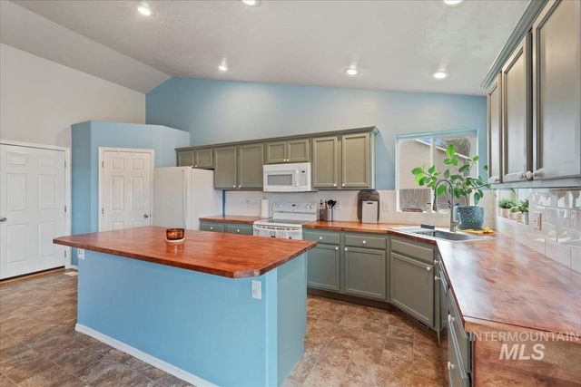 1322 N 14th East, Mountain Home, ID 83647