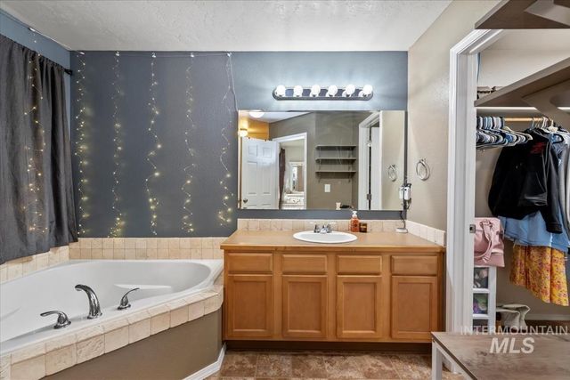 1322 N 14th East, Mountain Home, ID 83647
