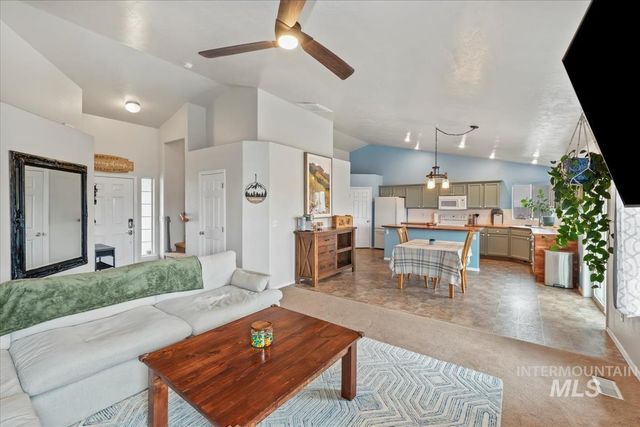 1322 N 14th East, Mountain Home, ID 83647