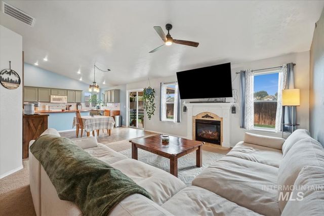 1322 N 14th East, Mountain Home, ID 83647