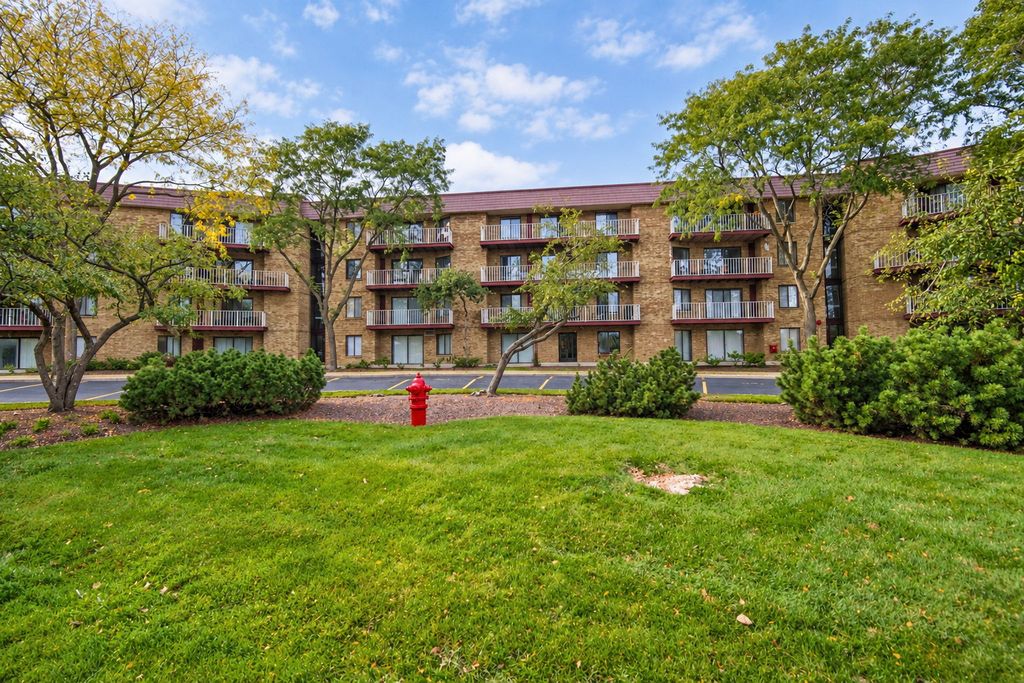 5400 Astor Lane 103, Rolling Meadows, IL 60008 — photo 2