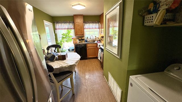 215 E 15th Street, Irving, TX 75060