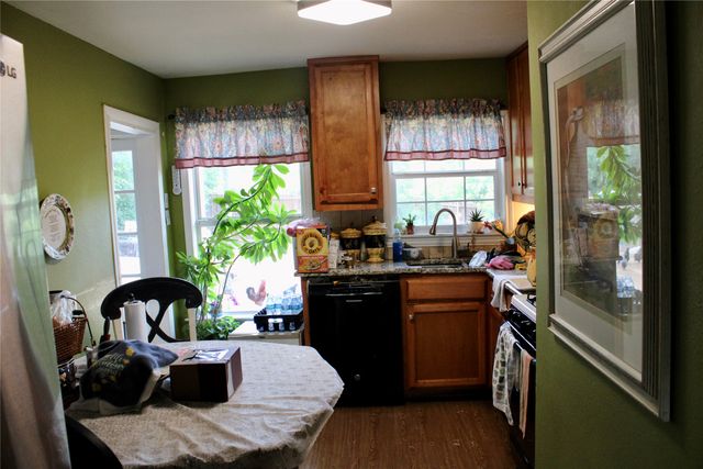 215 E 15th Street, Irving, TX 75060