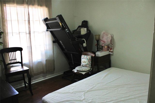 215 E 15th Street, Irving, TX 75060