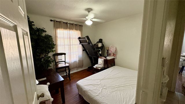 215 E 15th Street, Irving, TX 75060