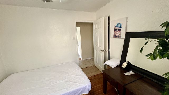 215 E 15th Street, Irving, TX 75060