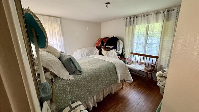 215 E 15th Street, Irving, TX 75060