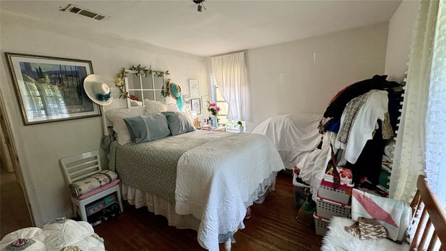 215 E 15th Street, Irving, TX 75060