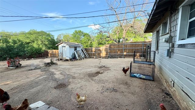 215 E 15th Street, Irving, TX 75060