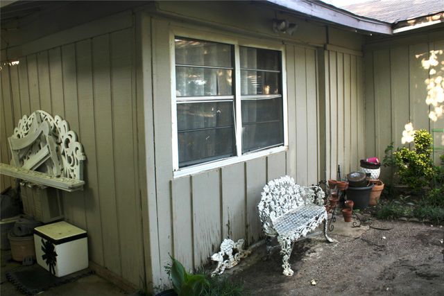 215 E 15th Street, Irving, TX 75060