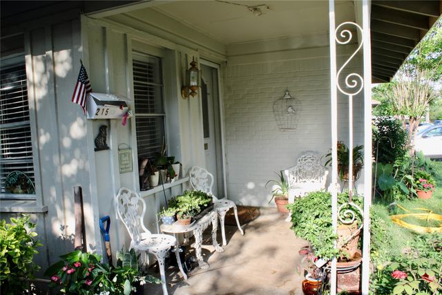 215 E 15th Street, Irving, TX 75060