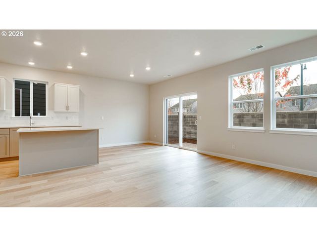 2190 36th Ave, Forest Grove, OR 97116