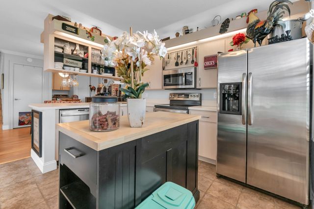1928 Stratford Way 38D, West Palm Beach, FL 33409