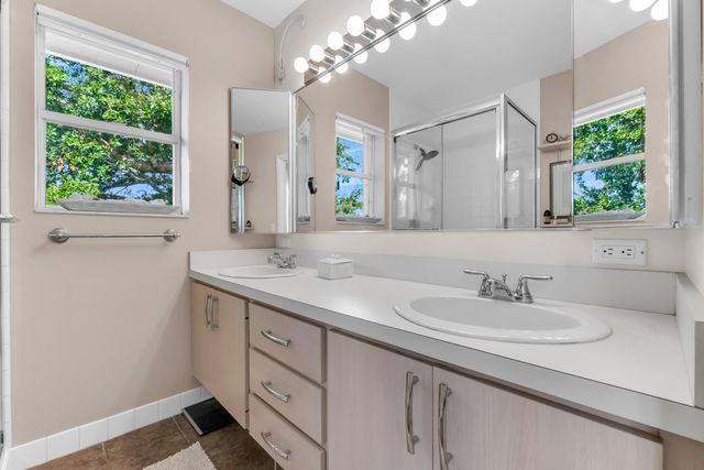 1928 Stratford Way 38D, West Palm Beach, FL 33409