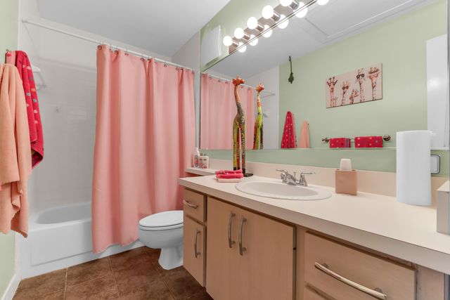 1928 Stratford Way 38D, West Palm Beach, FL 33409