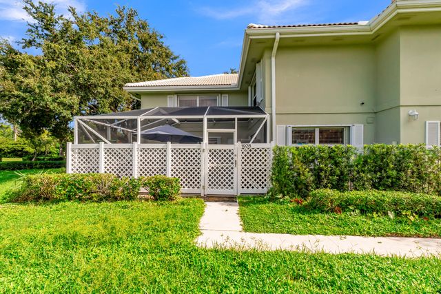 1928 Stratford Way 38D, West Palm Beach, FL 33409
