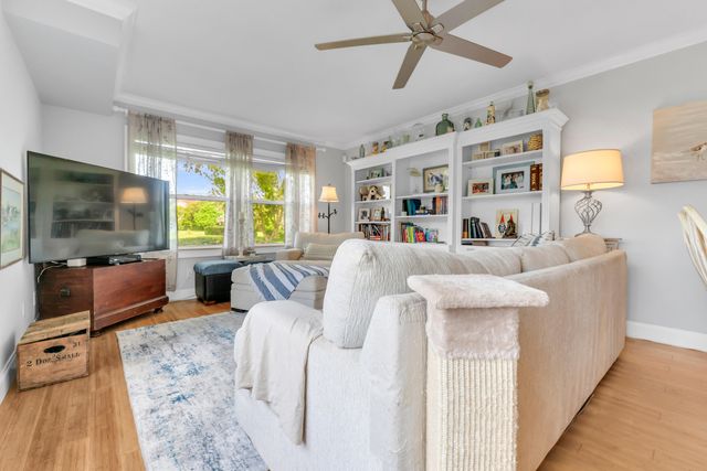 1928 Stratford Way 38D, West Palm Beach, FL 33409